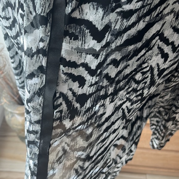 Kardashian Kollection Women's Zebra Print Blouse size XL - Picture 5 of 8